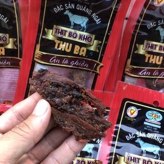 Gói bò khô miếng Thu Ba 15g cầm trên tay